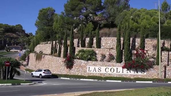 Las Colinas controlled entrance